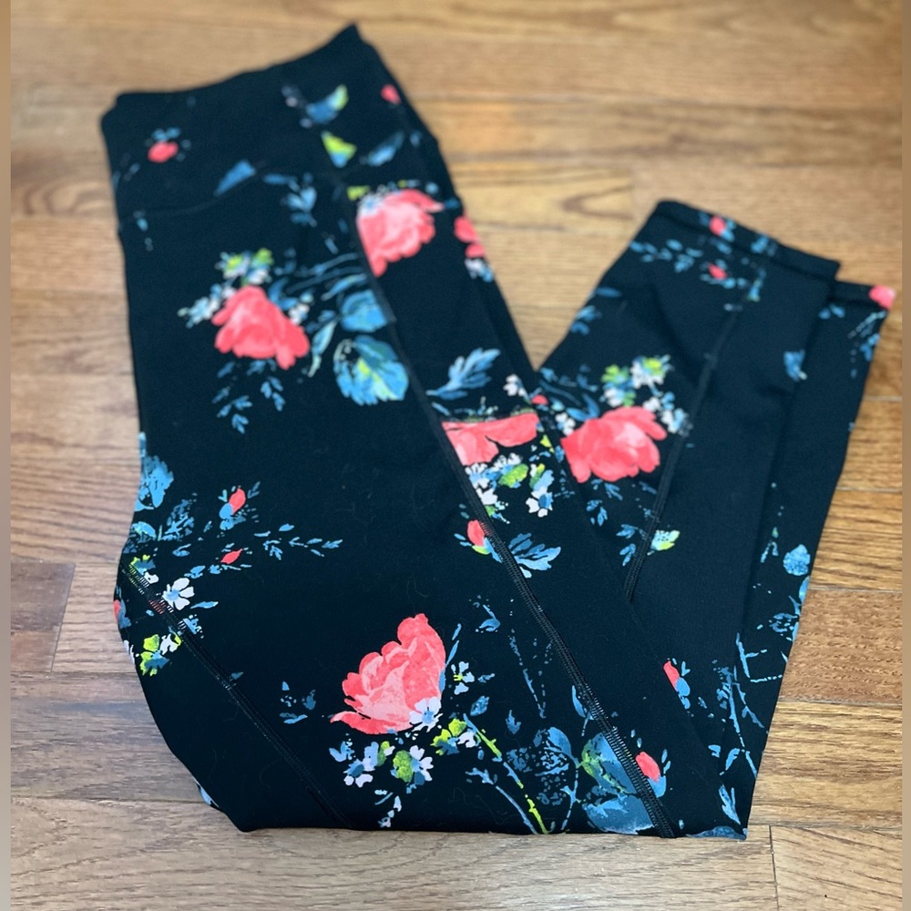 VSX Essential High-Rise Pocket Legging with floral pattern. - Picture 5 of 10